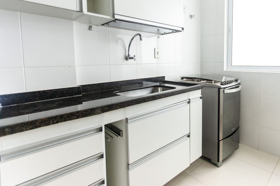 Deluxe Apartment, 3 Bedrooms, Air conditioning | Private kitchen | Fridge, microwave, oven, stovetop