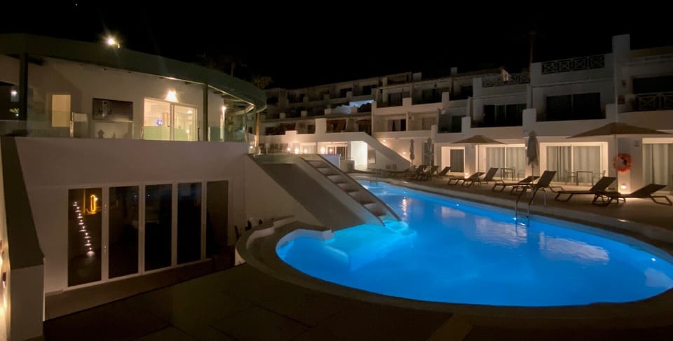 Pool waterfall
