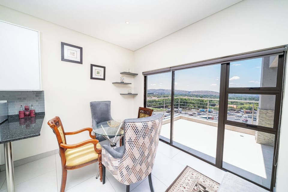 Apartment, 2 Bedrooms | Living area