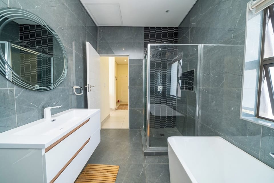 Apartment, 2 Bedrooms | Bathroom | Towels