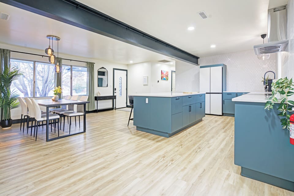 Large kitchen with high end appliances, filtered water, coffee & essentials