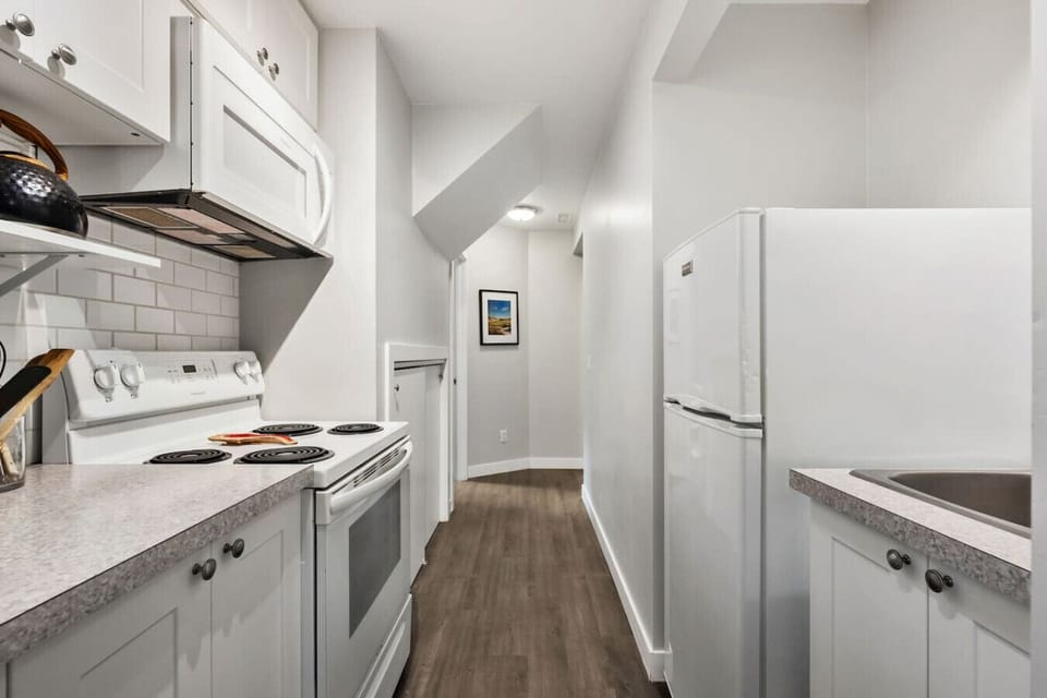 Full kitchen with a crockpot/slow cooker, drip coffee machine, ground coffee, tea and sugar. Please note there isn`t a dishwasher in this unit.