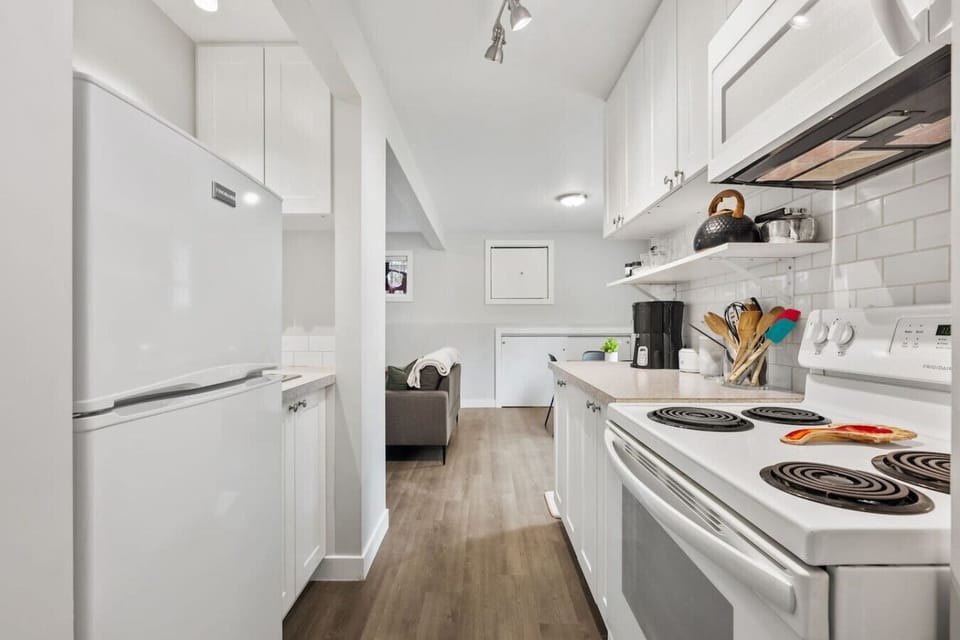 Full kitchen with a crockpot/slow cooker, drip coffee machine, ground coffee, tea and sugar. Please note there isn`t a dishwasher in this unit.