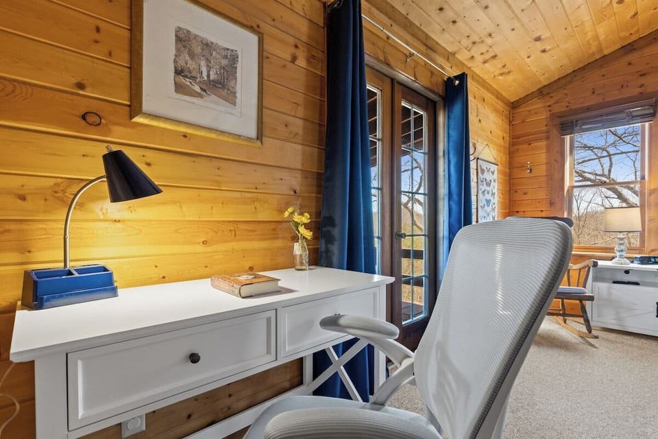Dedicated work space in the Master Suite