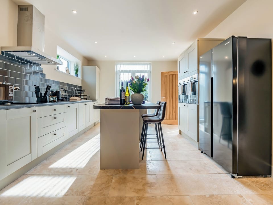 Kitchen | Old Barn 2 - Bedborough Farm Cottages, Wimborne
