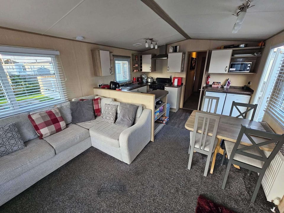 Chalet | Living area | TV, fireplace