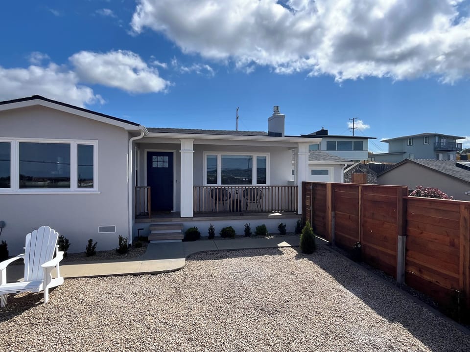 Fully fenced front yard.