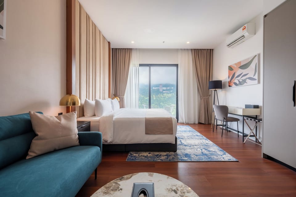 Room, 1 King Bed, Non Smoking | Living area | 50-inch Smart TV with digital channels