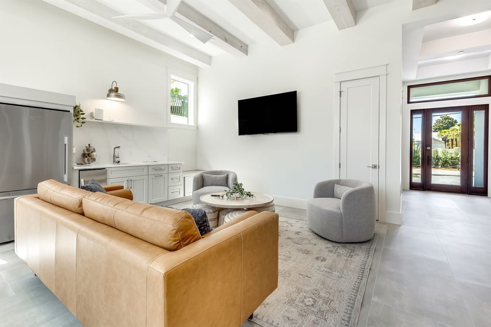 Luxury home for rent in Frangista Beach with ​a large rooftop​ patio.  This home offers gulf views, ​a private pool and hot tub, ​a  6 seater golf cart and ​"seasonal​" beach ​chair and umbrella set-ups at Hollywood Street.