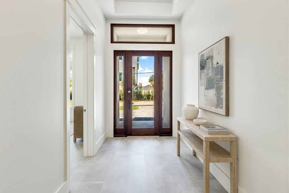 Luxury home for rent in Frangista Beach with ​a large rooftop​ patio.  This home offers gulf views, ​a private pool and hot tub, ​a  6 seater golf cart and ​"seasonal​" beach ​chair and umbrella set-ups at Hollywood Street.
