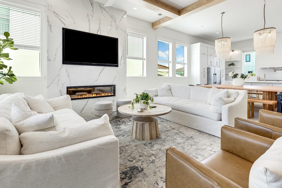 Luxury home for rent in Frangista Beach with ​a large rooftop​ patio.  This home offers gulf views, ​a private pool and hot tub, ​a  6 seater golf cart and ​"seasonal​" beach ​chair and umbrella set-ups at Hollywood Street.