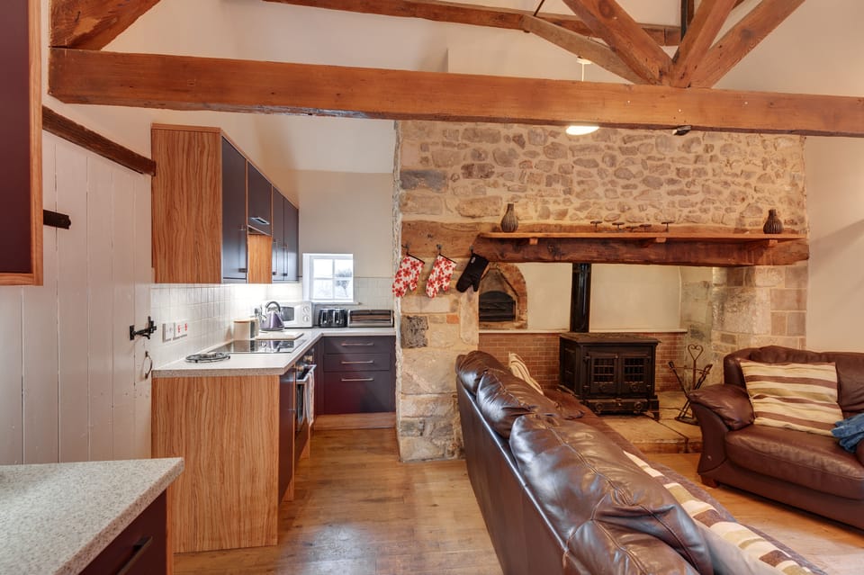 Luxury Cottage, 2 Bedrooms | Private kitchen | Coffee/tea maker