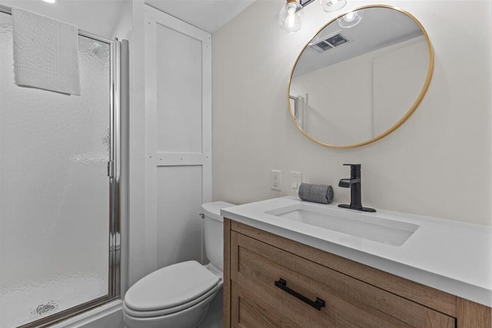 Inviting 2BR Condo w/Mountain View, Pool & Hot Tub (5476)
