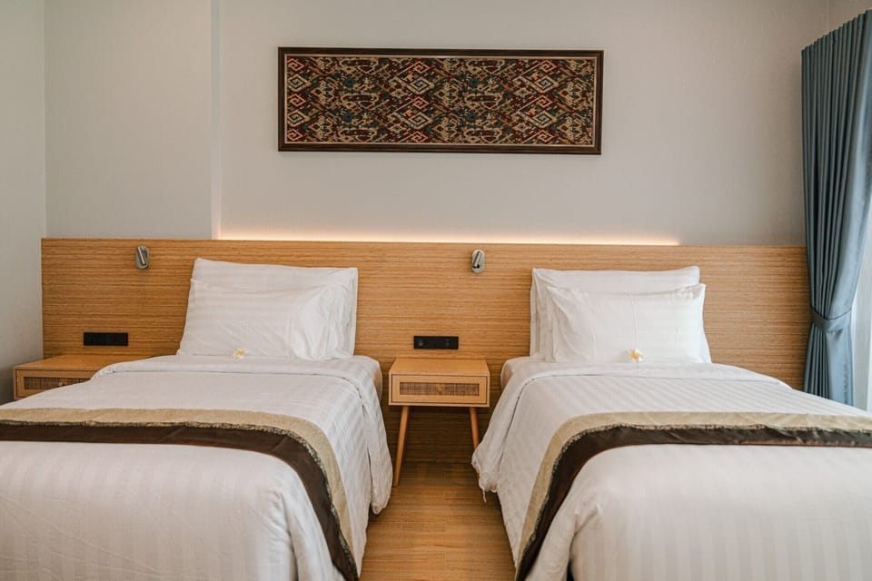 Deluxe Twin Room, River View | Minibar, WiFi (free), bed sheets