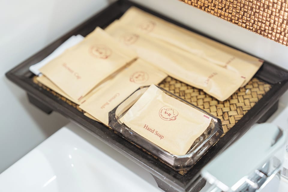 Minibar, WiFi (free), bed sheets