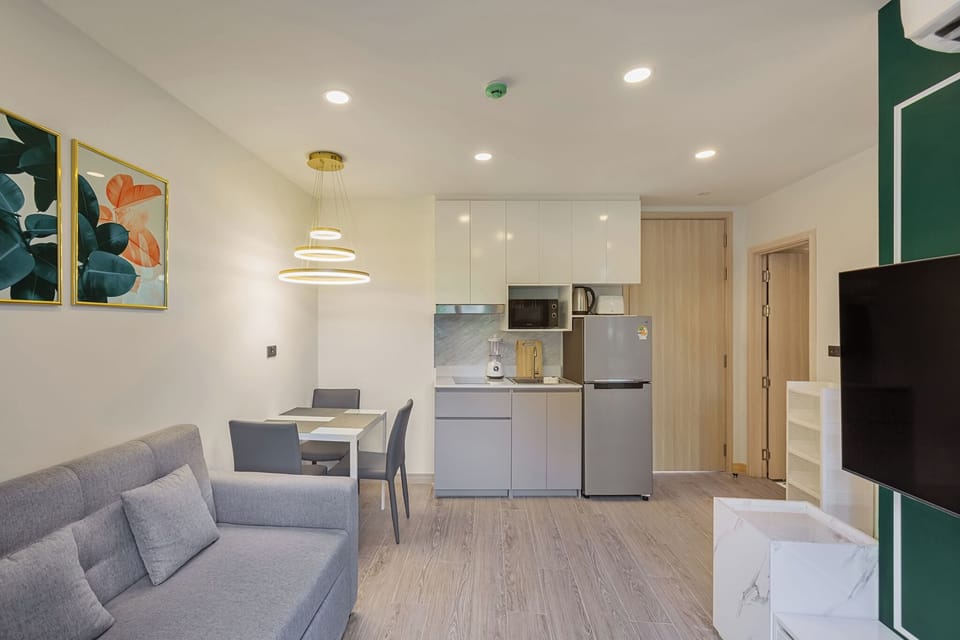Standard Apartment, Balcony, Mountain View | Private kitchen | Fridge, microwave, blender, cookware/dishes/utensils