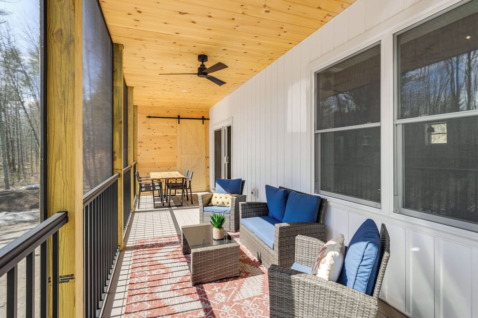 Townhome Exterior | Screened Deck | Dining Area | Gas Grill
