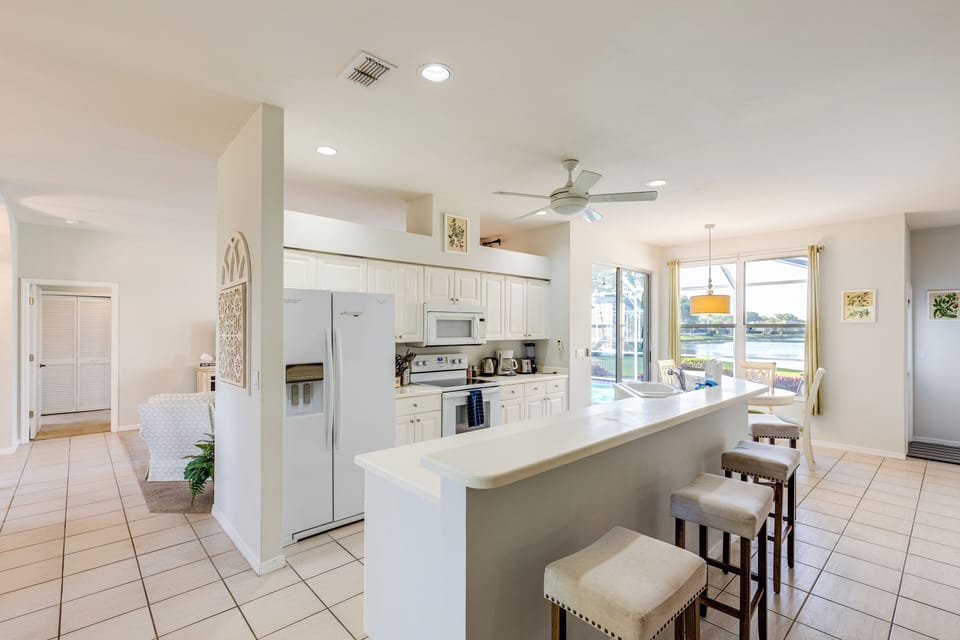  Fully equipped kitchen.