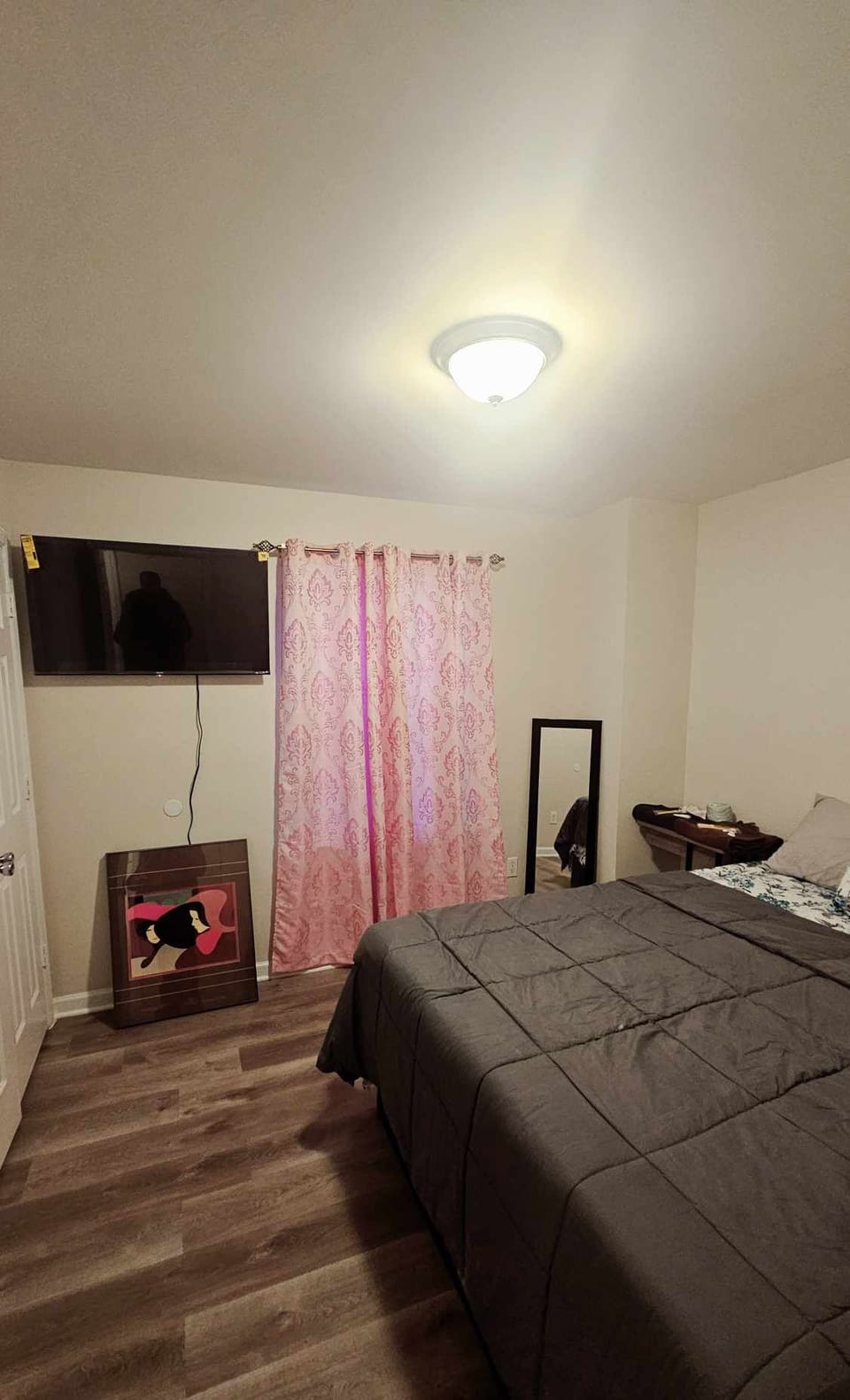 Desk, laptop workspace, iron/ironing board, free WiFi