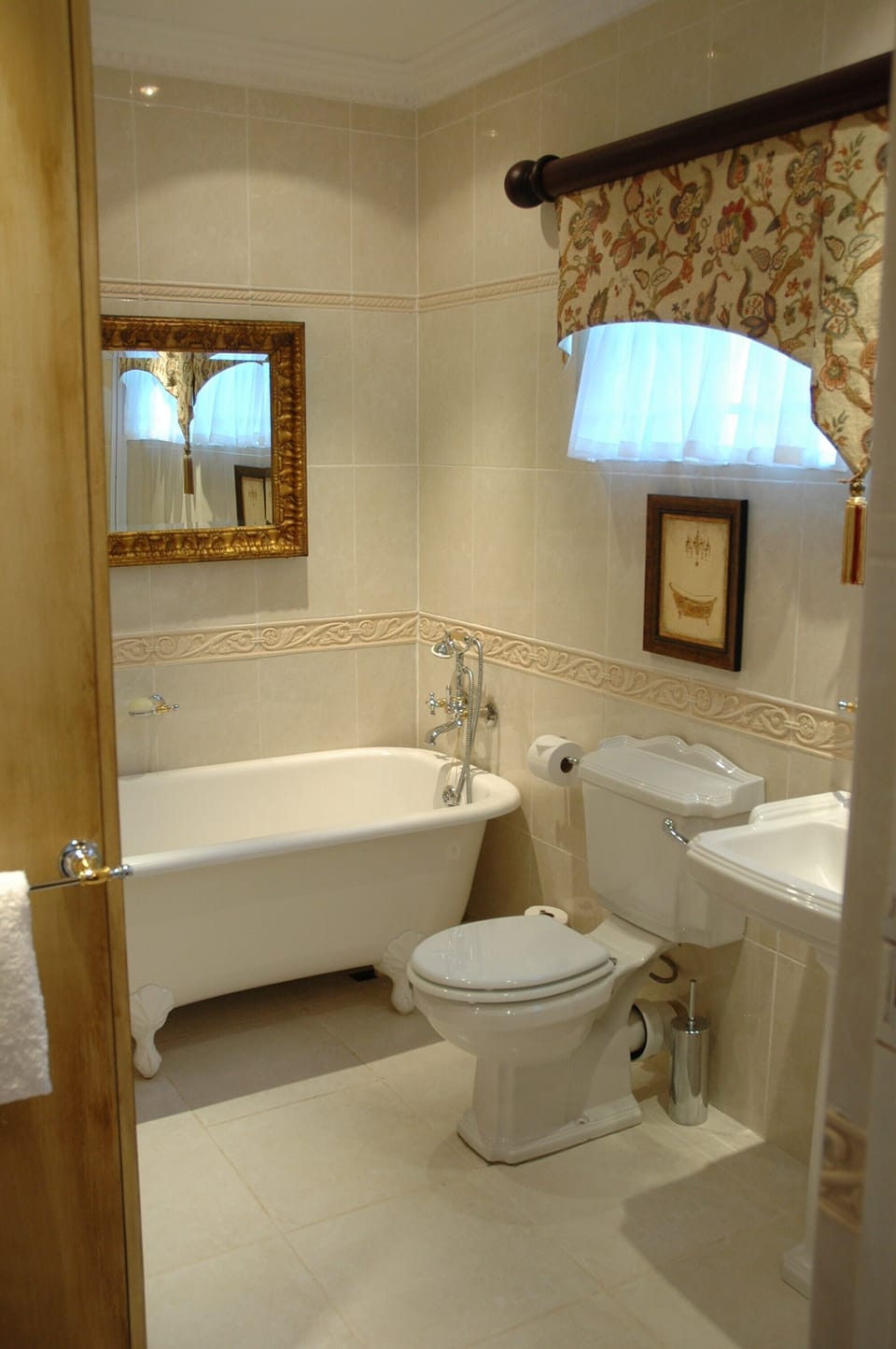 Deluxe Double or Twin Room, Patio, Garden View | Bathroom