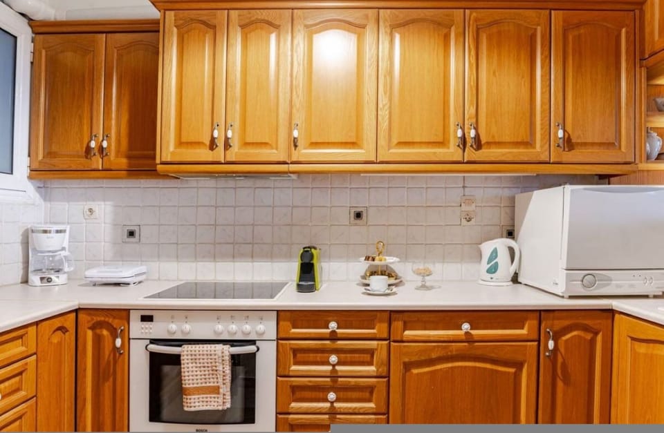 House | 1 bedroom, desk, soundproofing