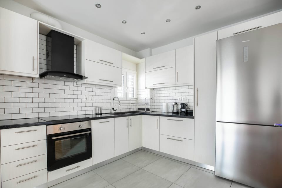 Apartment, 1 Double Bed, Kitchen, City View | Private kitchen | Full-size fridge, oven, stovetop, espresso maker