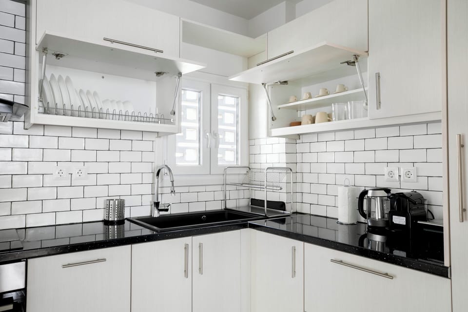 Apartment, 1 Double Bed, Kitchen, City View | Private kitchen | Full-size fridge, oven, stovetop, espresso maker
