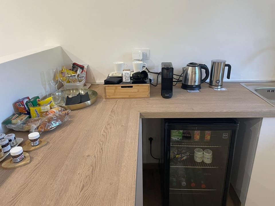 Luxury Studio Suite, Hill View | Private kitchen | Mini-fridge, espresso maker, coffee/tea maker, electric kettle