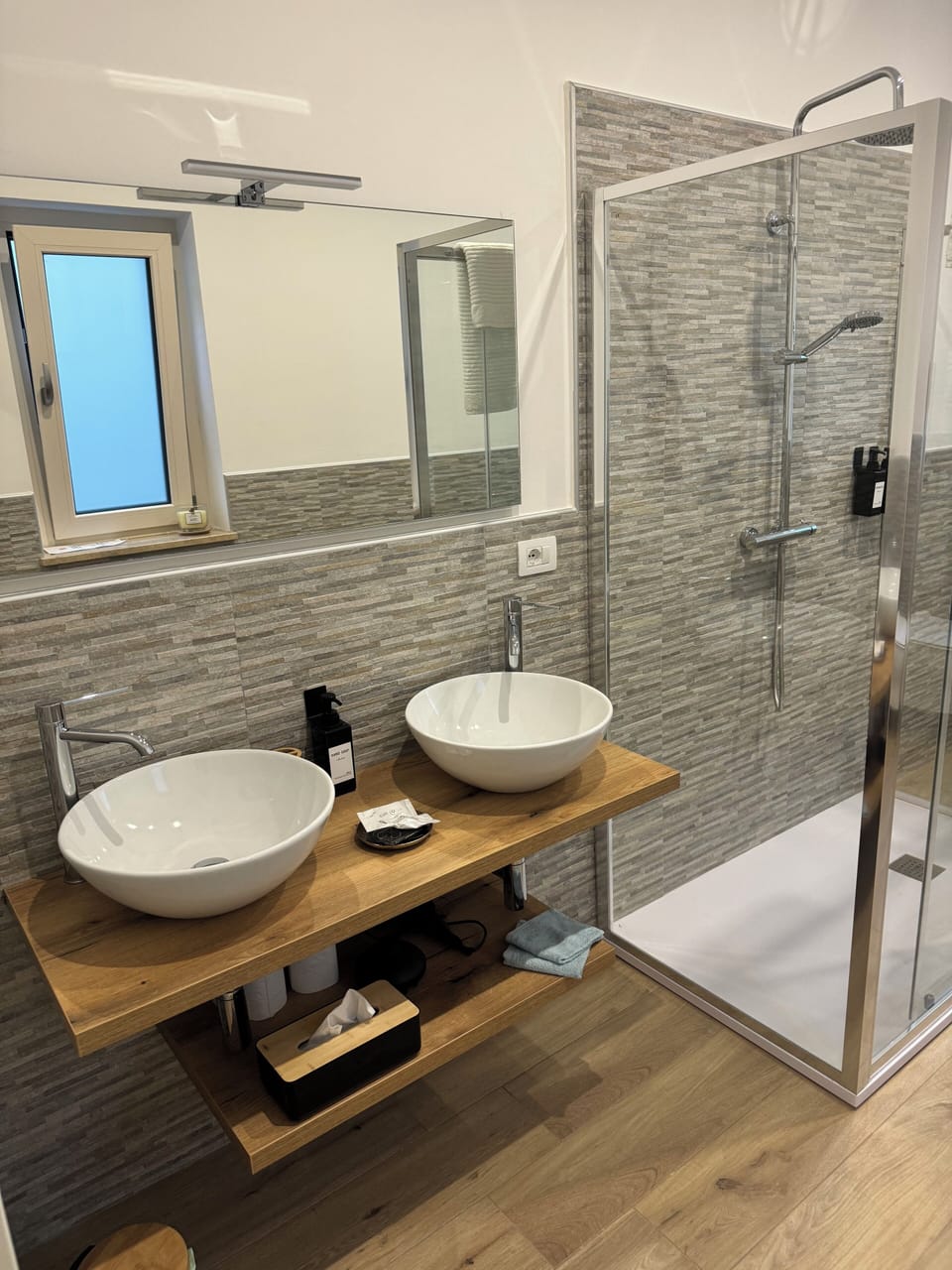 Luxury Studio Suite, Hill View | Bathroom | Free toiletries, hair dryer, bathrobes, bidet
