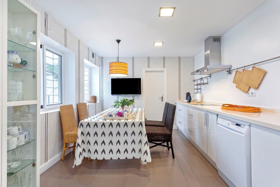 Apartment (4 Bedrooms) | In-room dining