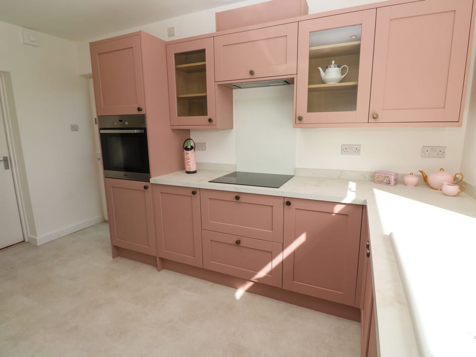 Dishwasher, cookware/dishes/utensils