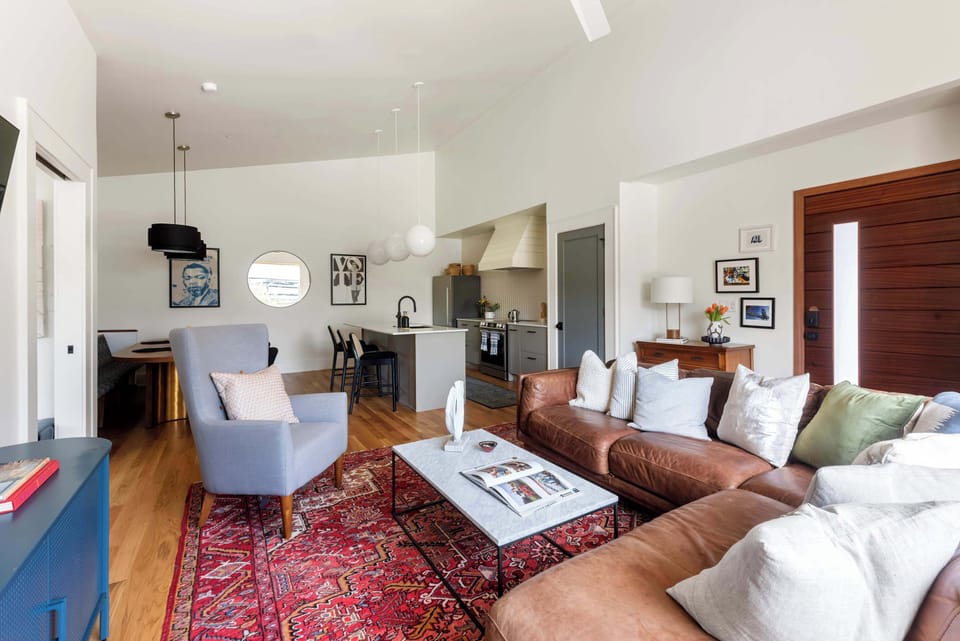 12 Living Room & Kitchen