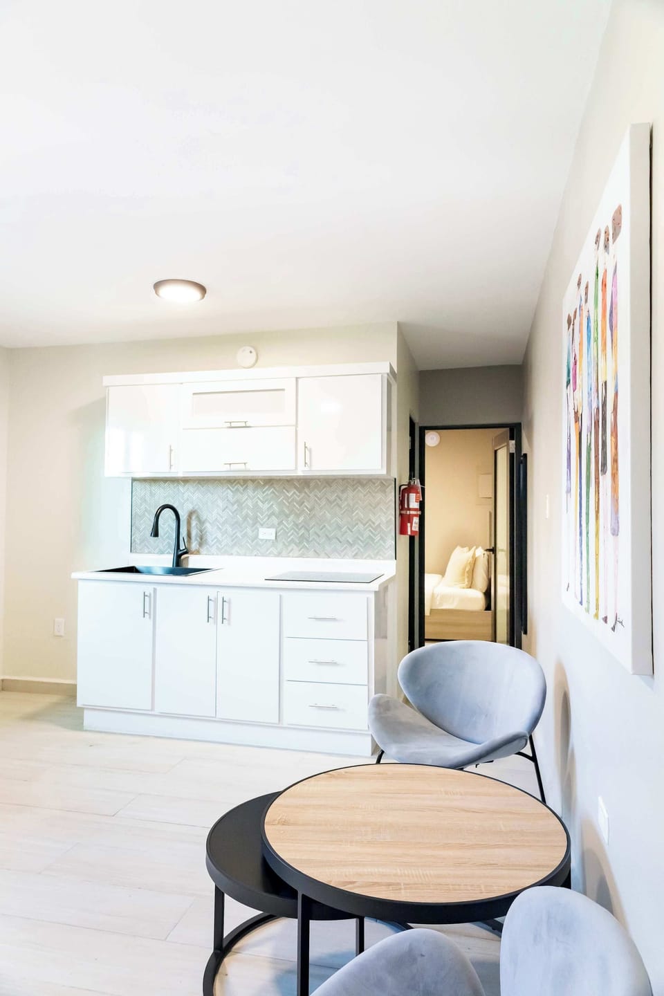 Kitchenette & Lounge Area