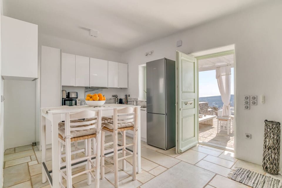 Dining area/kitchen