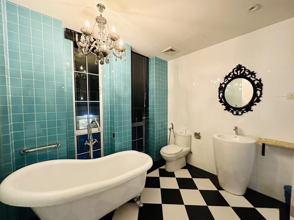 Superior Room | Bathroom | Shower, hair dryer, bidet, towels