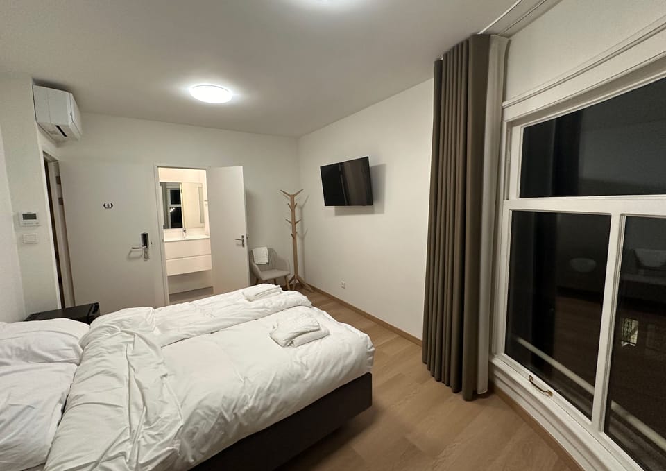Deluxe Double Room, Private Bathroom, Canal View | Laptop workspace, free WiFi, bed sheets