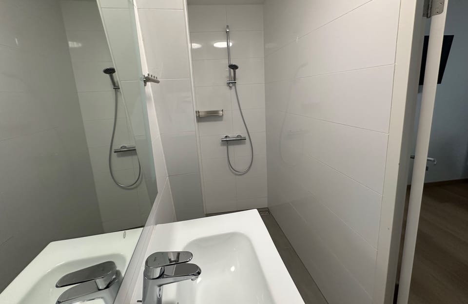 Deluxe Double Room, Private Bathroom, Canal View | Bathroom | Shower, towels, soap, shampoo
