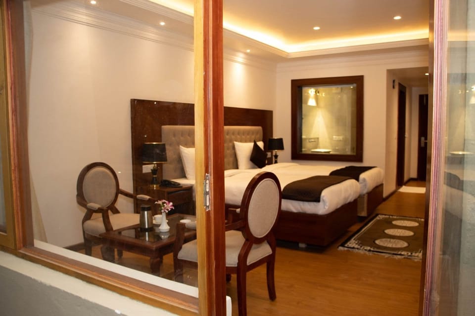 Deluxe Room | In-room safe, blackout drapes, WiFi (free)