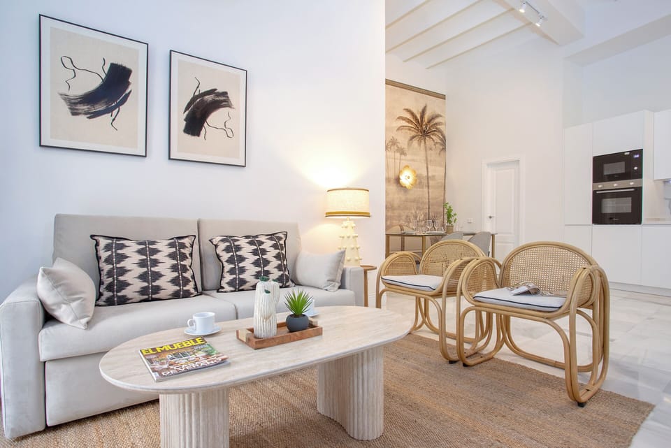 Apartment (3 Bedrooms) | Living area