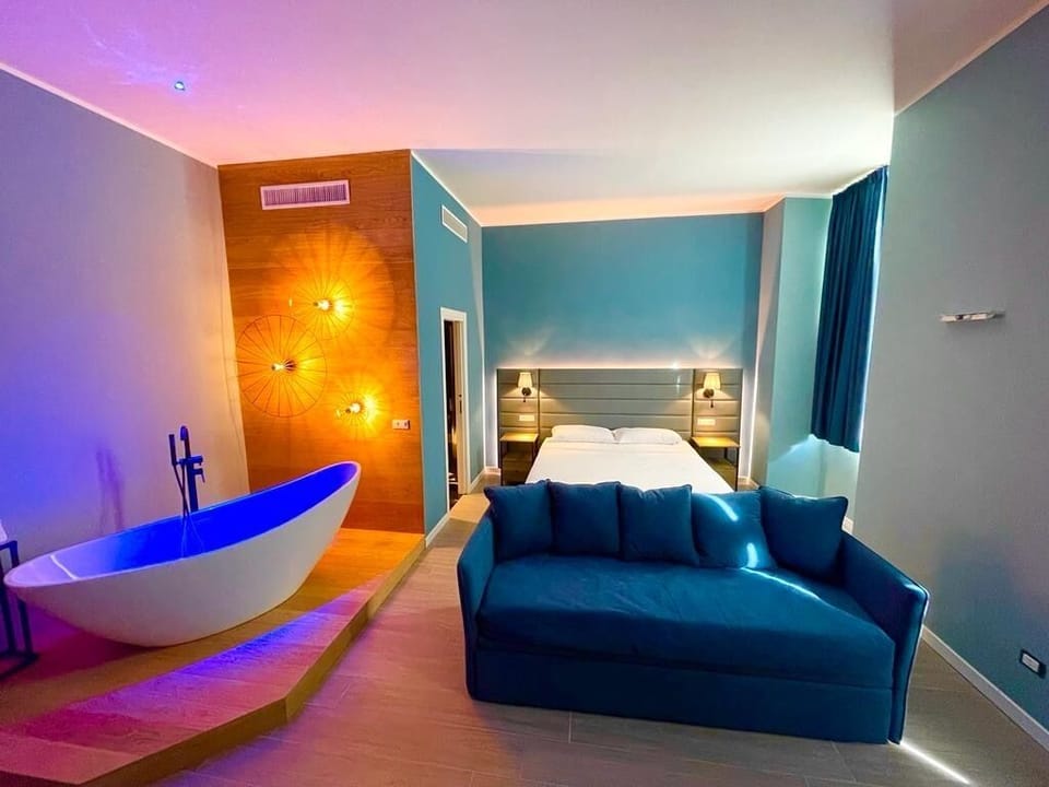 Deluxe Quadruple Room | Desk, laptop workspace, free WiFi