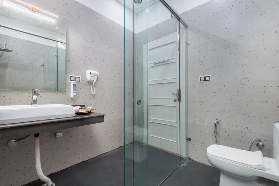 Deluxe Cottage | Bathroom amenities | Shower, slippers, soap, shampoo