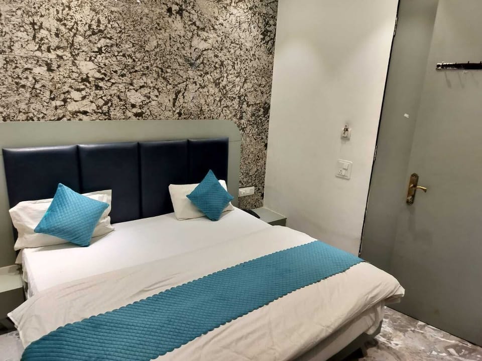 Deluxe Double Room | Laptop workspace, WiFi (free)