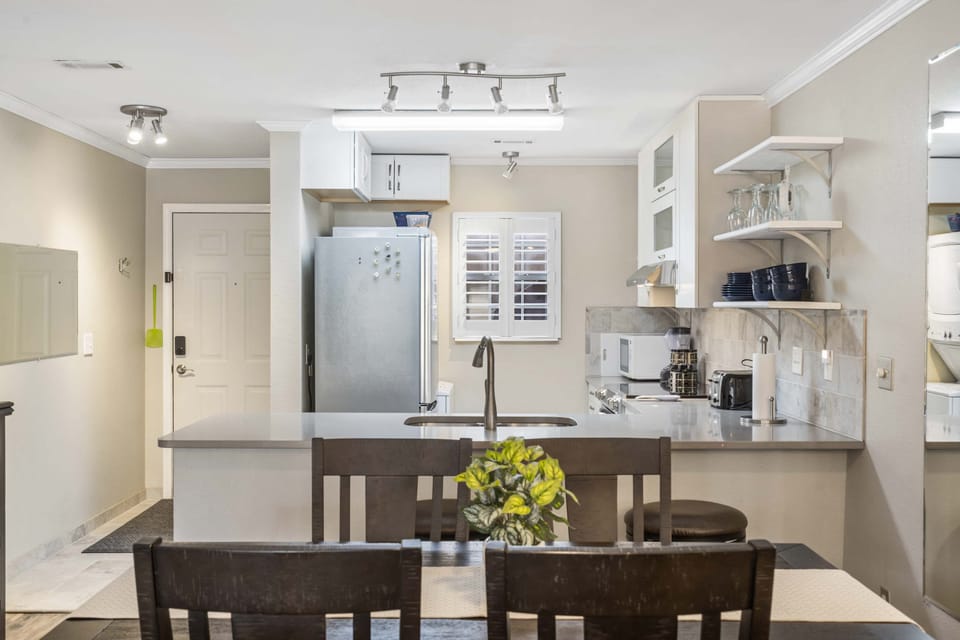 The airy, open kitchen offers ample space & every home comfort