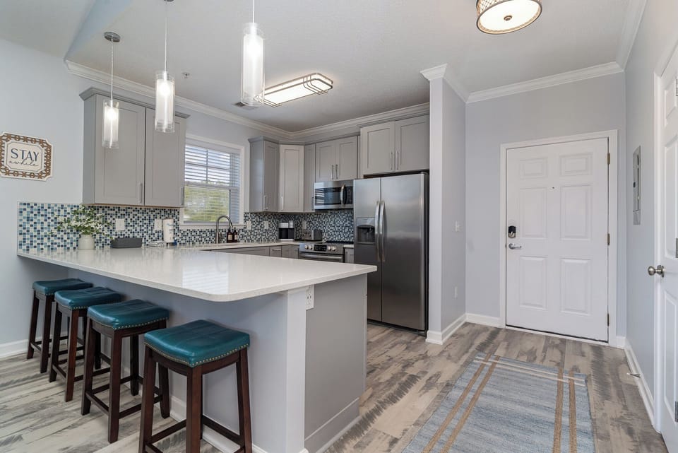Kitchen/Bar Sitting Area