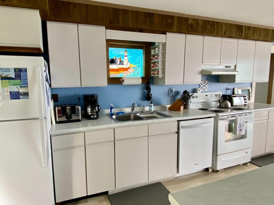 New Side Entry/Kitchen