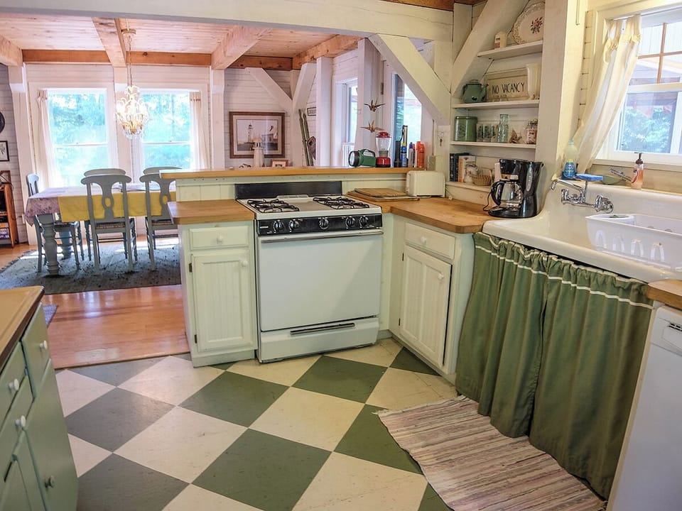 Kitchen area looking into the dining/entrance area