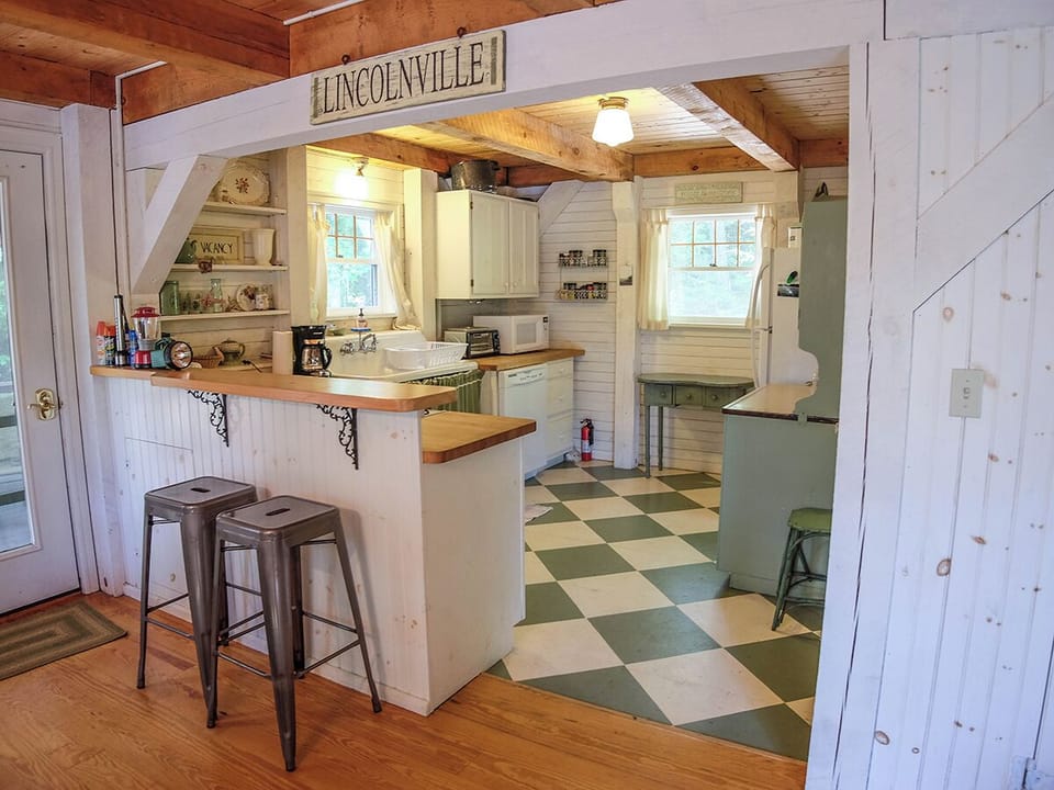 A quaint kitchen area