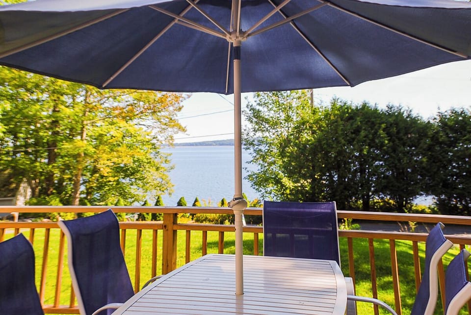 The deck includes seating for 6 and a gas grill