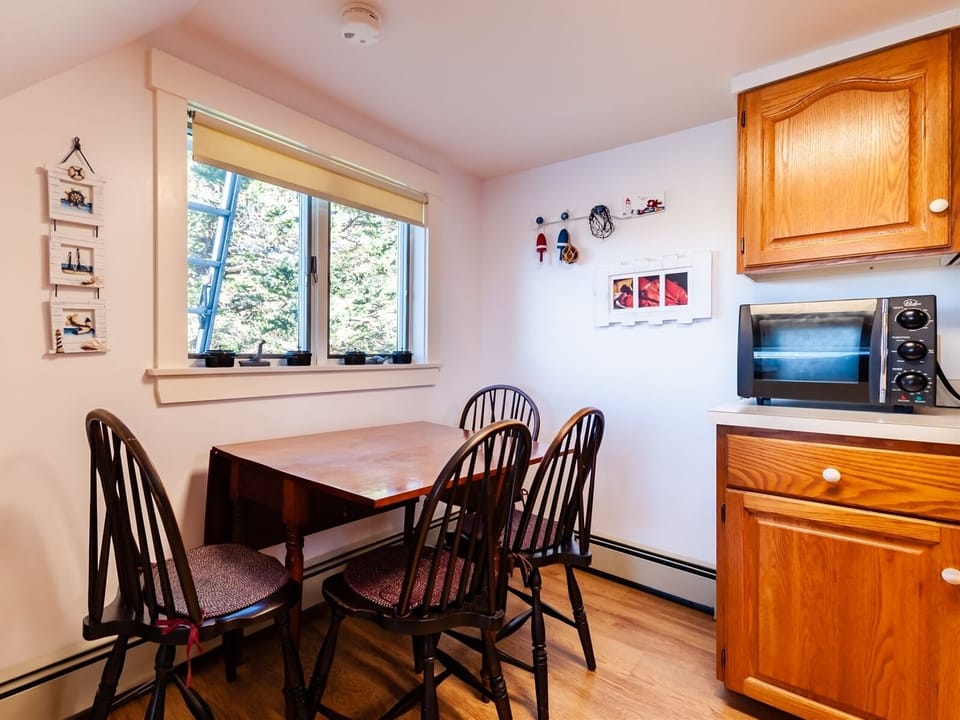 Kitchen dining area