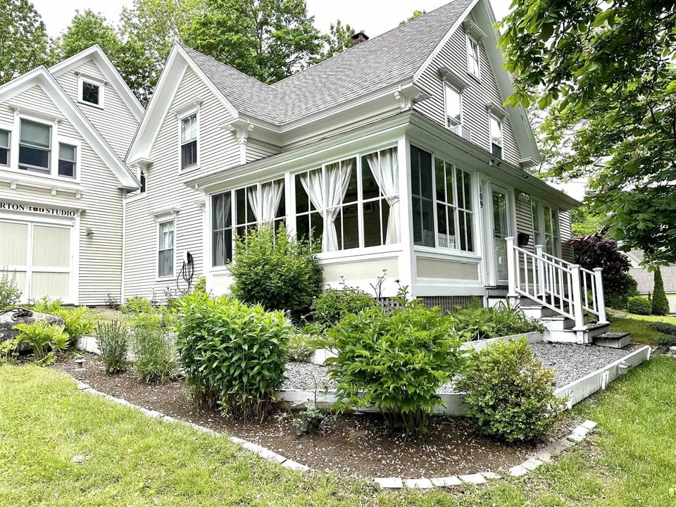 Lovely gardens and lawn